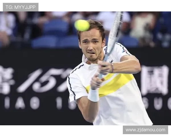 网球赛事聚焦：纳达尔复出之战，梅德韦杰夫晋级新高，塞尔维亚天王力压群雄