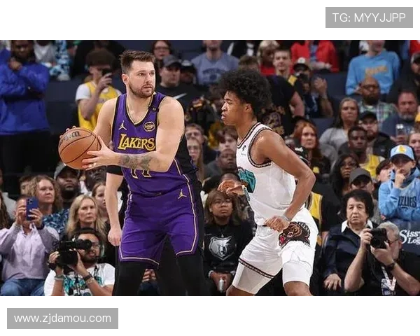 詹姆斯复出助湖人击败勇士 莫兰特缺席灰熊吞败局