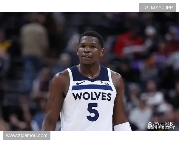 NBA新赛季格局生变巨星转会连锁反应引发联盟震荡季后赛前景重塑