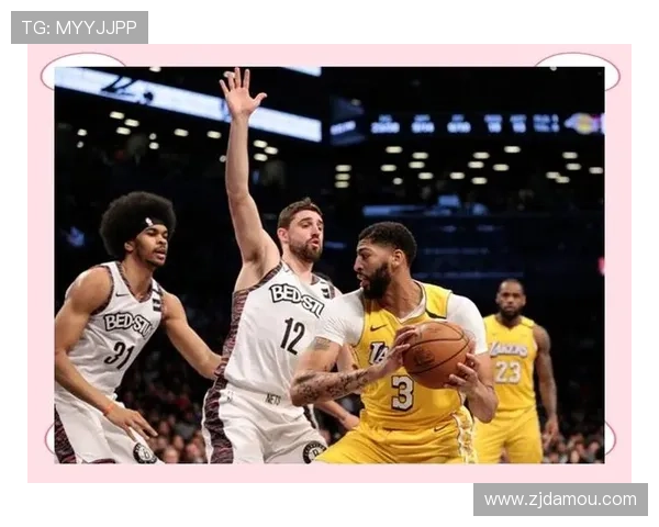 篮网队迎来新赛季挑战 球员调整与战术布局备受关注